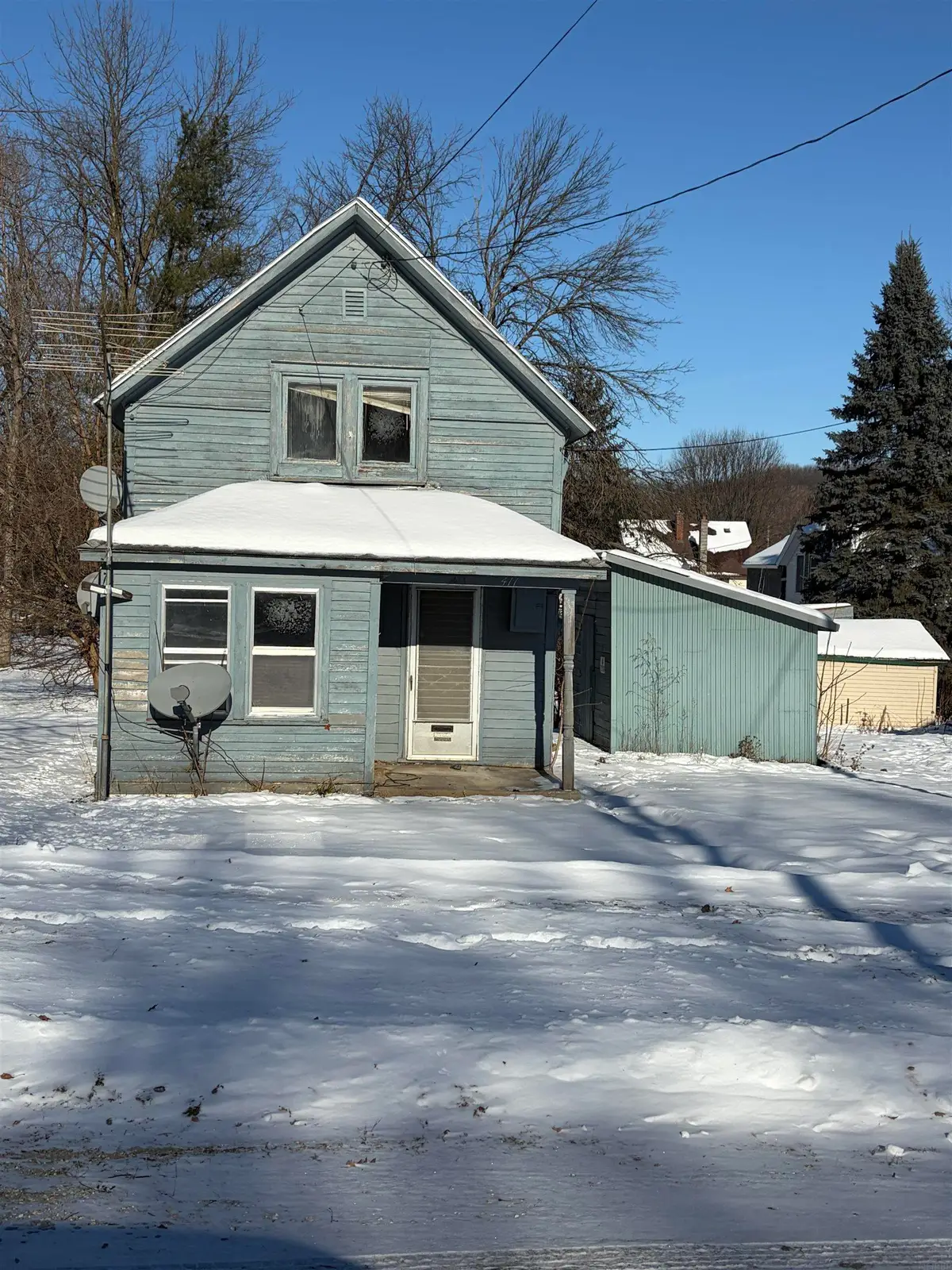 411 E Clark Street, Fayette, IA 52142 - Image #1