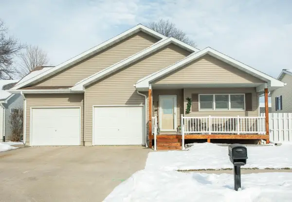1406 Leitha Terrace, Waverly, IA 50677