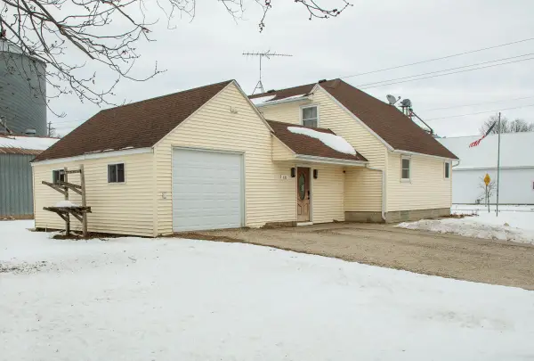 121 E Vine Street, Clarksville, IA 50619