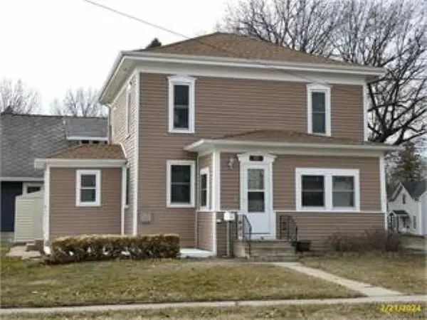 301 West Street, Reinbeck, IA 50669