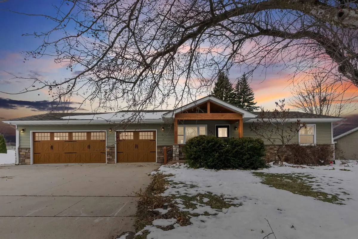 201 8th Street, Grundy Center, IA 50638 - Image #1