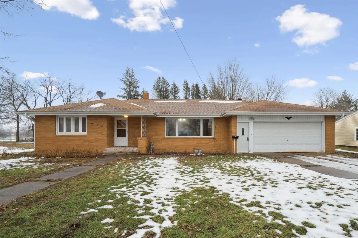 402 S Washington Avenue, Fredericksburg, IA 50630 - Image #1