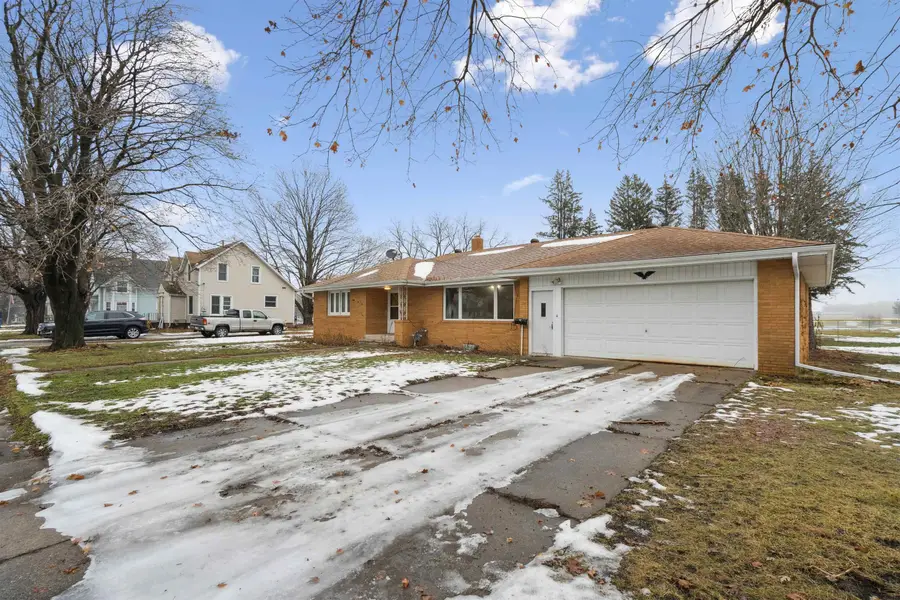 402 S Washington Avenue, Fredericksburg, IA 50630 - Image #2