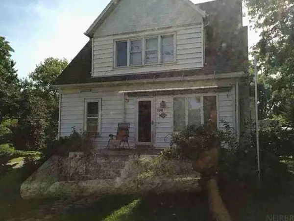 208 N 3rd St, Wallingford, IA 51365