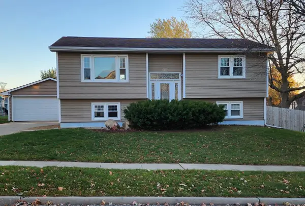 2304 Oxford Lane, Cedar Falls, IA 50613