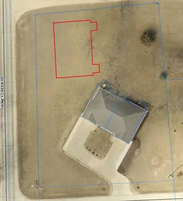 106 E Honeycreek Dr, Manchester, IA 52057