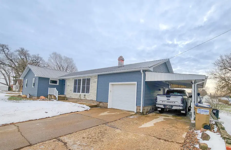 1042 Sherman Avenue, Manchester, IA 52057 - Image #2