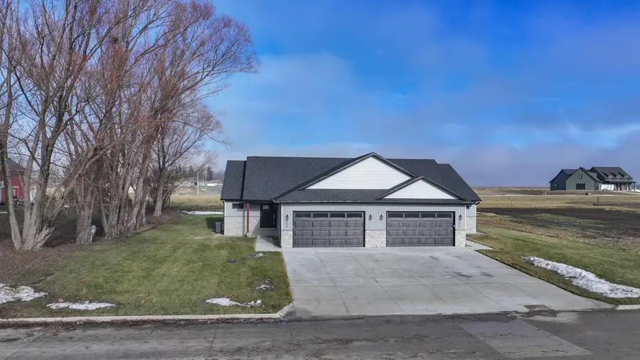 202 E Lillian Avenue, Conrad, IA 50621 - Image #2