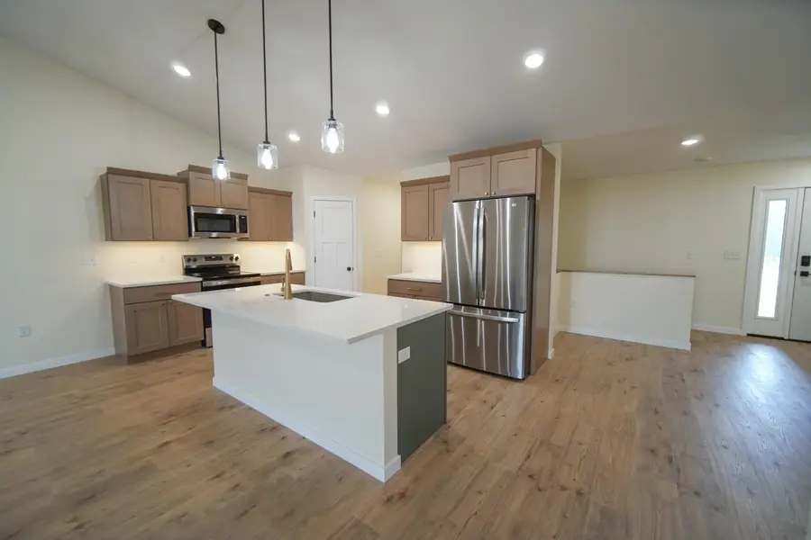 202 E Lillian Avenue, Conrad, IA 50621 - Image #3