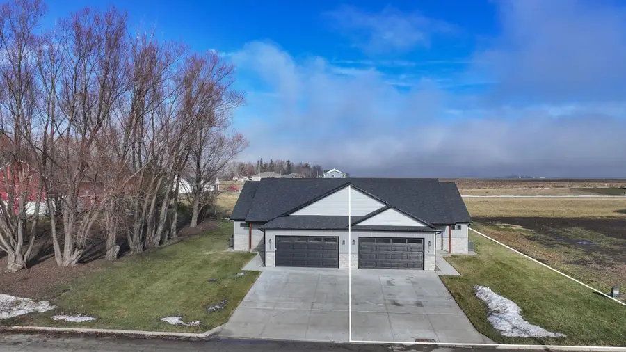 204 E Lillian Avenue, Conrad, IA 50621 - Image #2