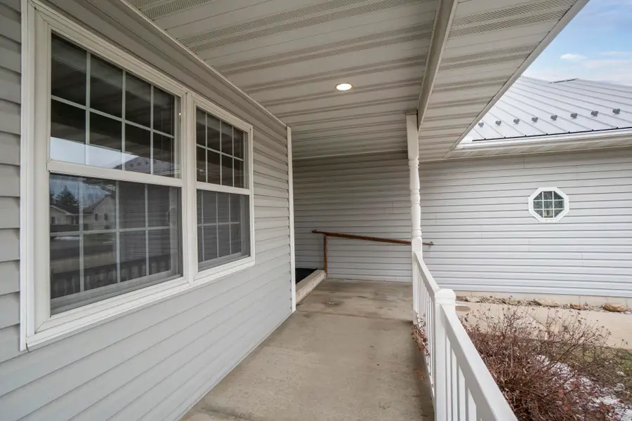 1306 Dalton Drive, Waverly, IA 50677 - Image #3
