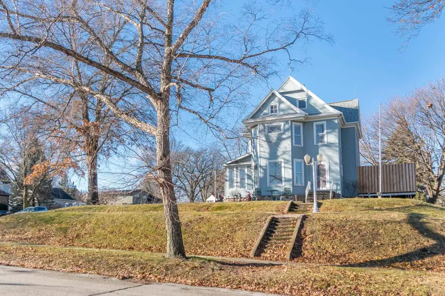 821 College Street, Cedar Falls, IA 50613 - Image #2