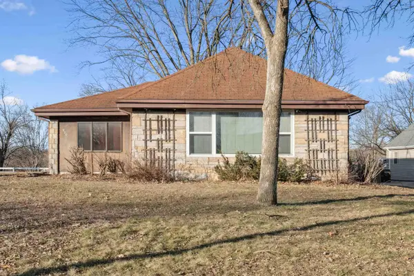 920 N Franklin Street, Manchester, IA 52057