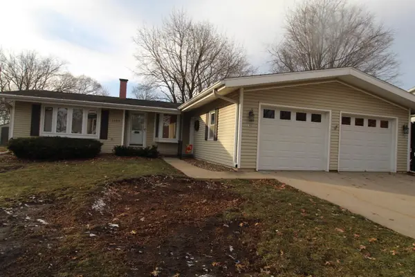 1103 Carriage Lane, Cedar Falls, IA 50613