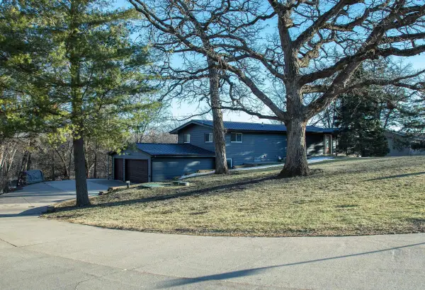 206 Island View Drive, Waverly, IA 50677