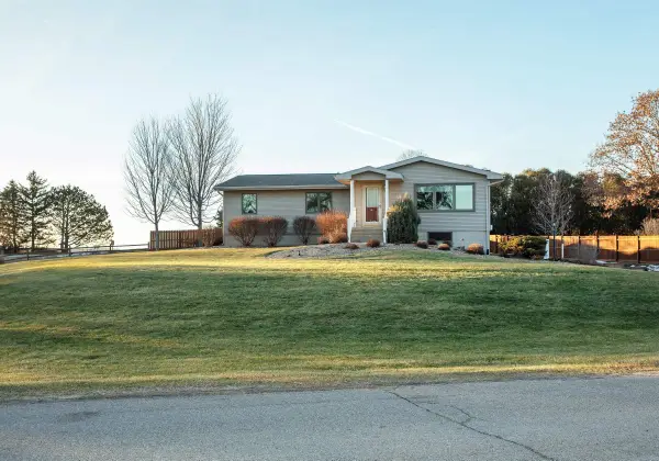 205 Island View Dr, Waverly, IA 50677