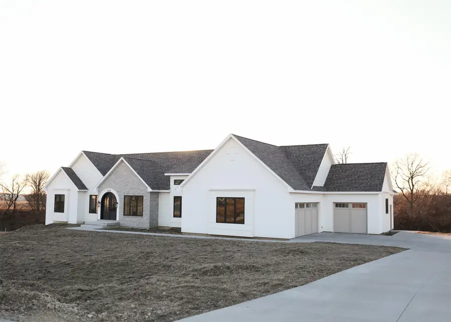 308 Arrowhead Ridge Road, Denver, IA 50622 - Image #2