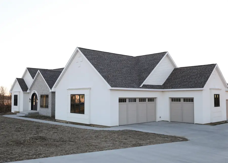 308 Arrowhead Ridge Road, Denver, IA 50622 - Image #3