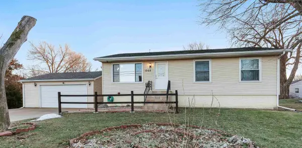 1002 E Ridgeway Avenue, Waterloo, IA 50702