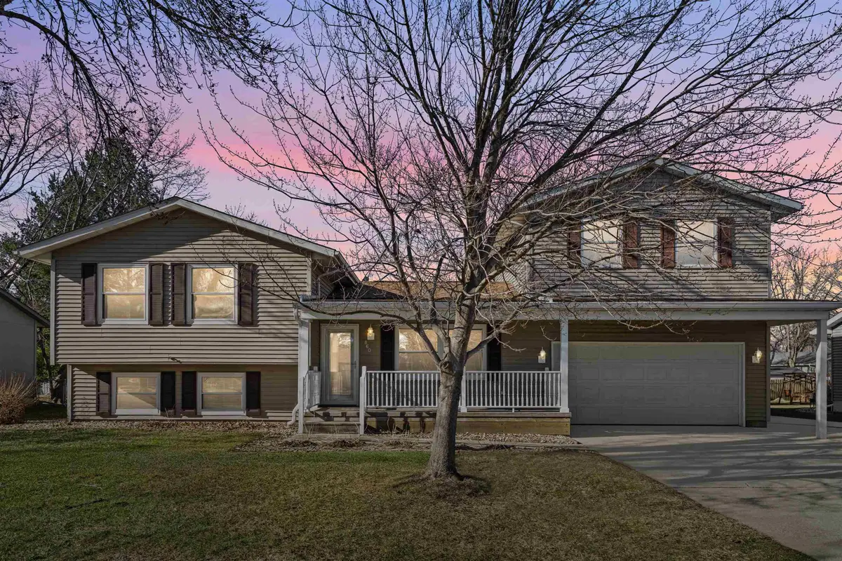 860 Juniper Drive, Waterloo, IA 50702 - Image #1