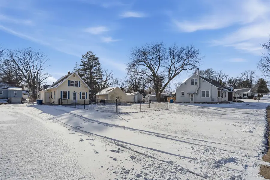 814 E Mitchell Avenue, Waterloo, IA 50702 - Image #2