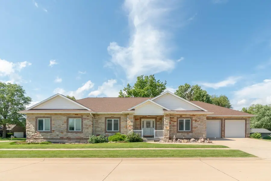 924 Elmridge Drive, Cedar Falls, IA 50613 - Image #2
