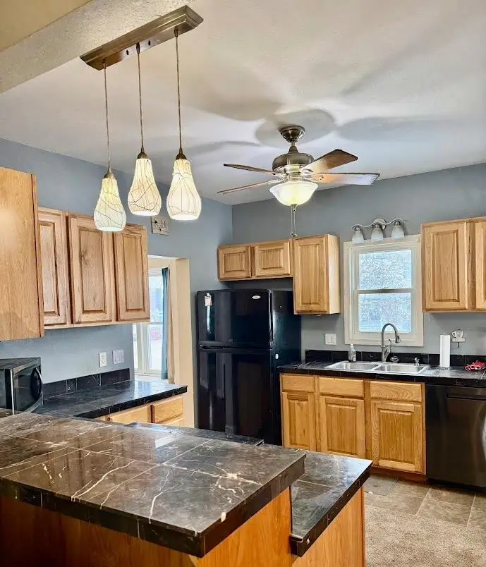 202 N Frederick Ave, Oelwein, IA 50662 - Image #2