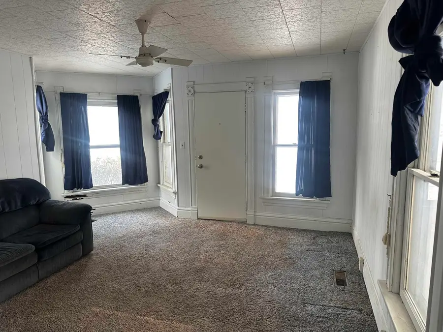 215 1st Ave Ne, Oelwein, IA 50662 - Image #3