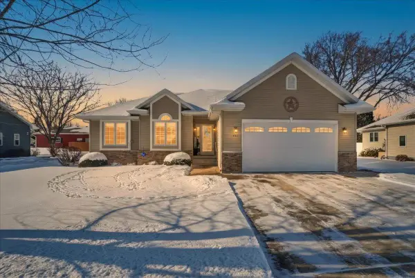 603 Park View Drive, Readlyn, IA 50668