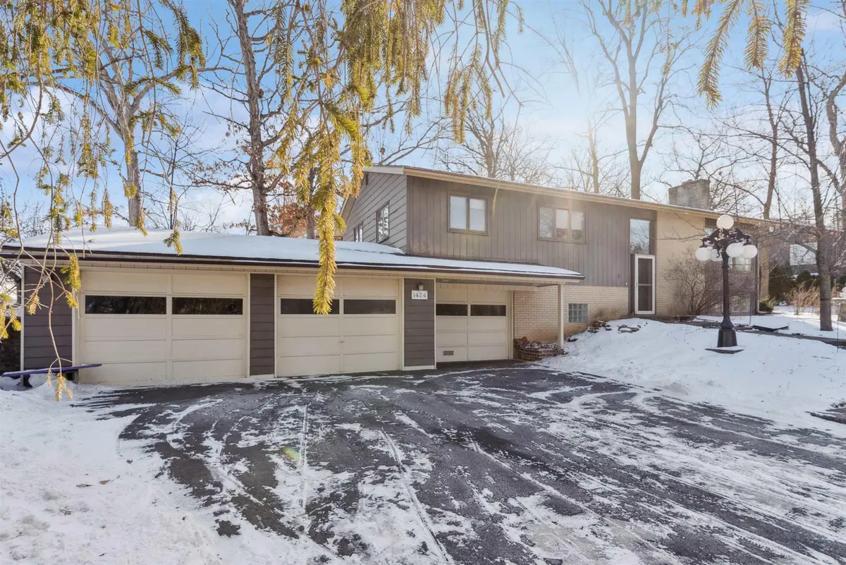 1424 W Ridgewood Drive, Cedar Falls, IA 50613 - Image #1