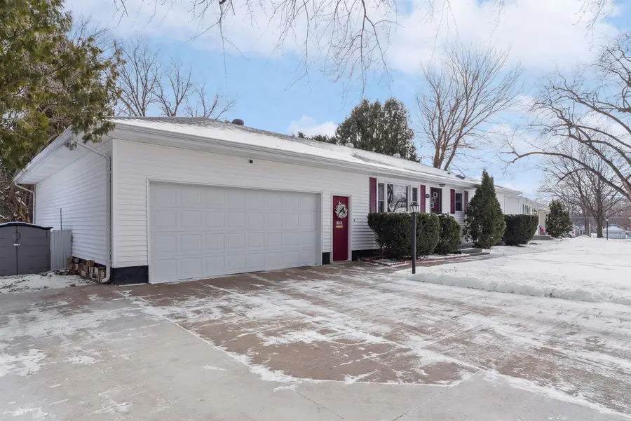 1221 Julian Avenue, Waterloo, IA 50701 - Image #2