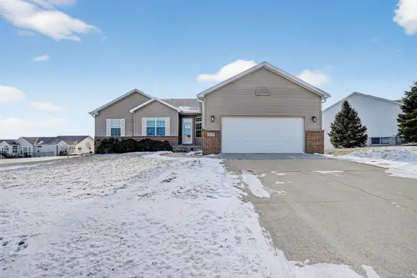 1402 Quail Ridge Rd, Cedar Falls, IA 50613