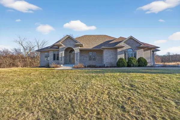 3090 59th Street Trail, Vinton, IA 52349