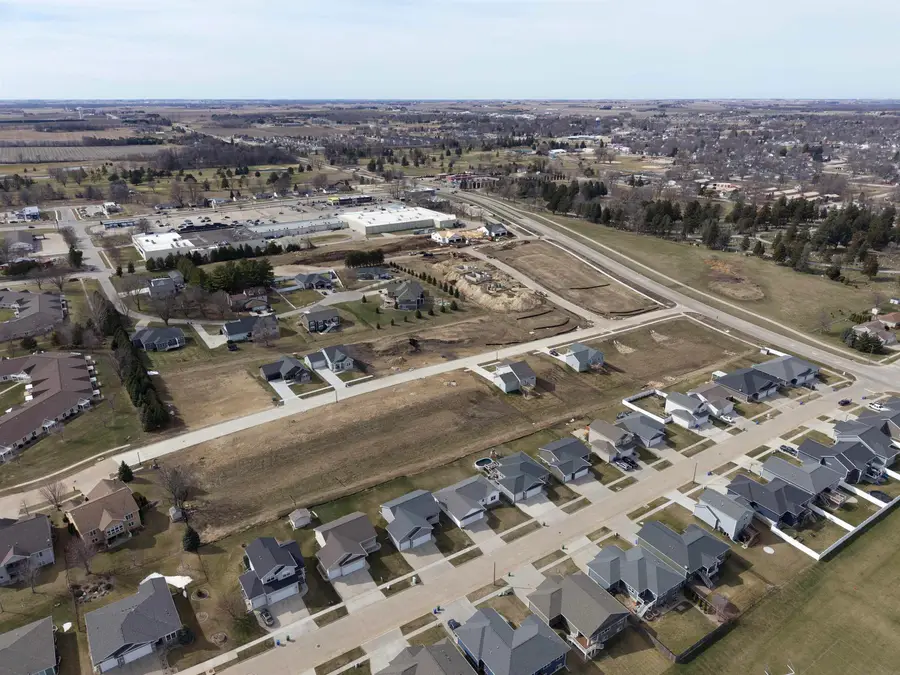 209 Riverbend Road, Waverly, IA 50677 - #3