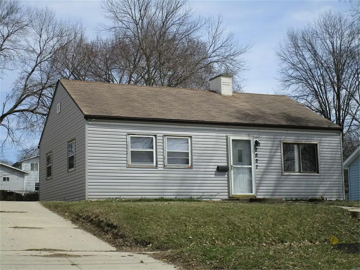 2527 Randolph St, Waterloo, IA 50702 - Image #1