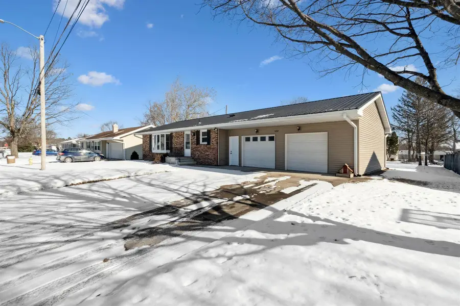 1217 N 4th Street, Manchester, IA 52057 - #2