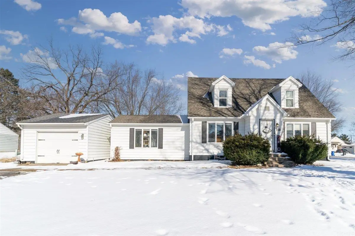 1300 SW 2nd Avenue, Waverly, IA 50677 - #1