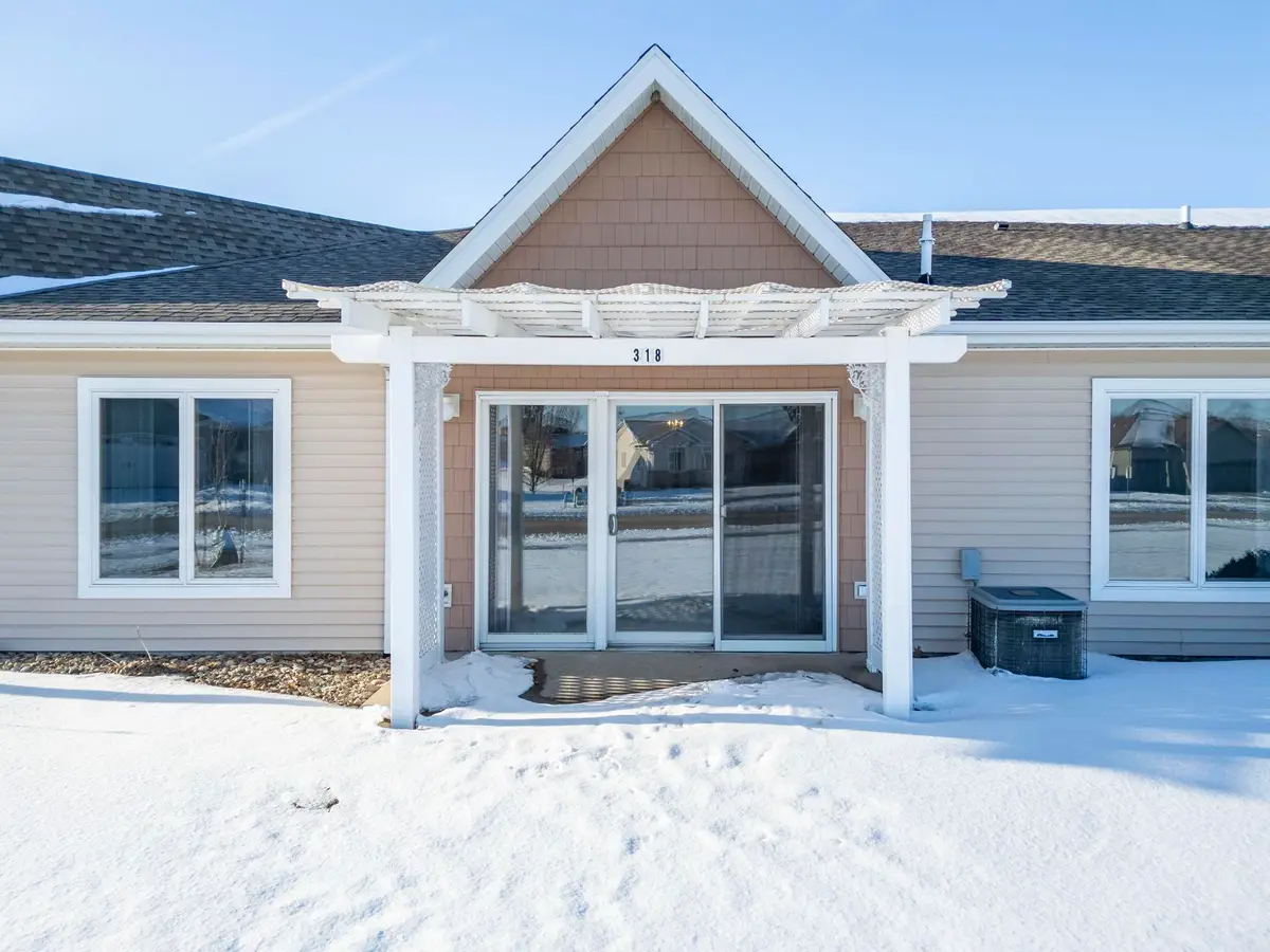 108 SW 16th Ave #318, Waverly, IA 50677 - #1