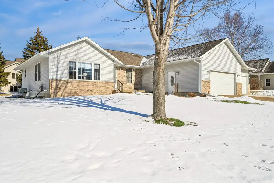 1300 Shepherd Avenue, Waverly, IA 50677 - #2