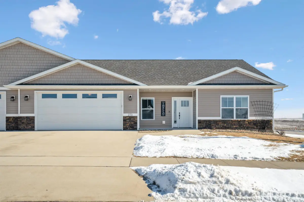 273 Meadow Brook Trl, Manchester, IA 52057 - #1