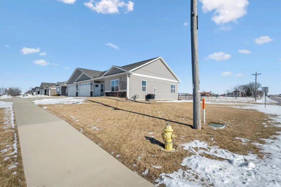 273 Meadow Brook Trl, Manchester, IA 52057 - #2