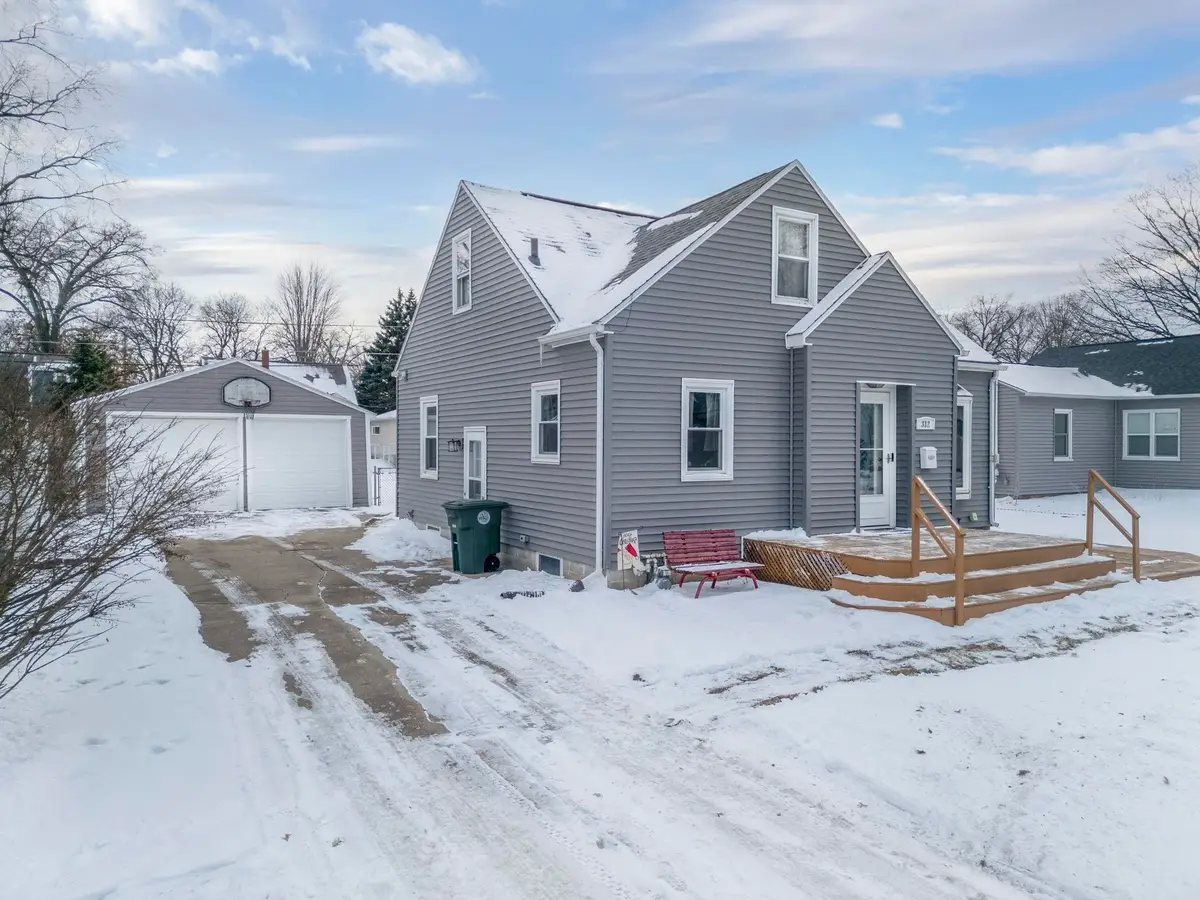 312 Cornwall Avenue, Waterloo, IA 50702 - Image #1