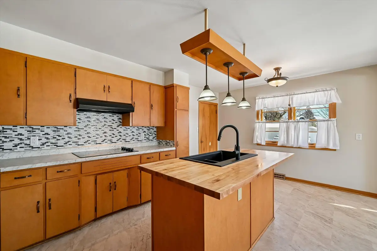 1300 SW 4th Avenue, Waverly, IA 50677 - #1