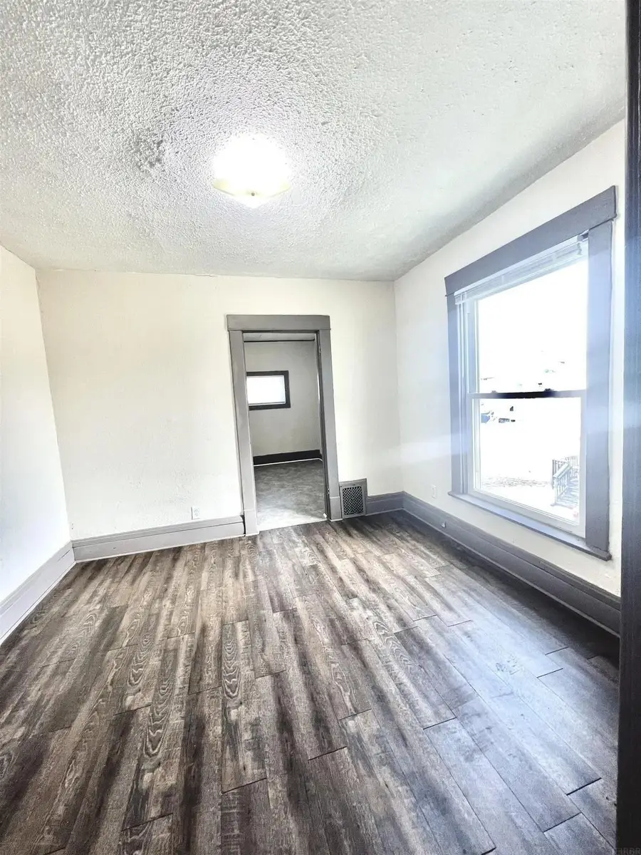 911 Lafayette Street, Waterloo, IA 50703 - Image #3