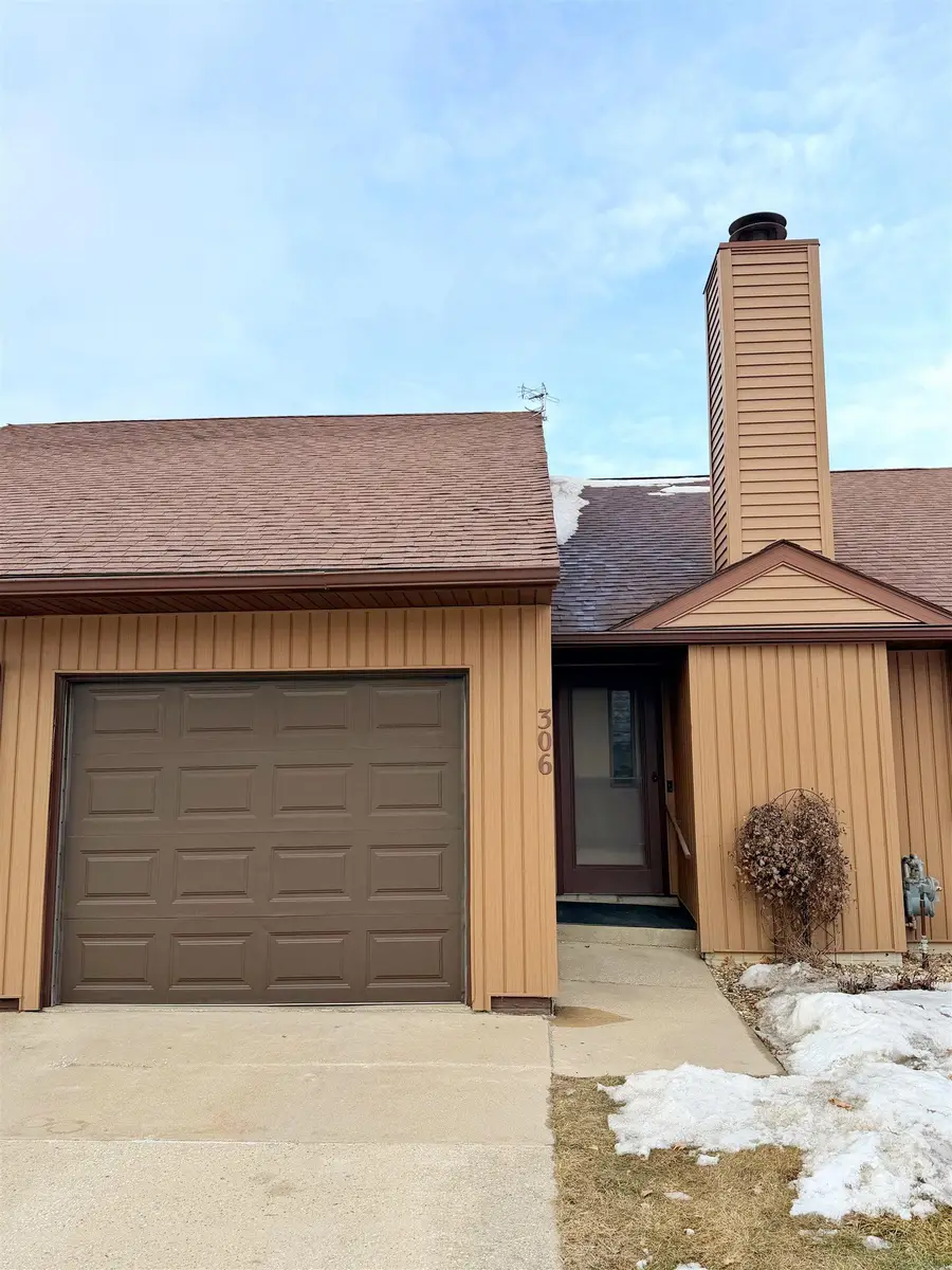 306 W 5th Avenue, Cresco, IA 52136 - #2