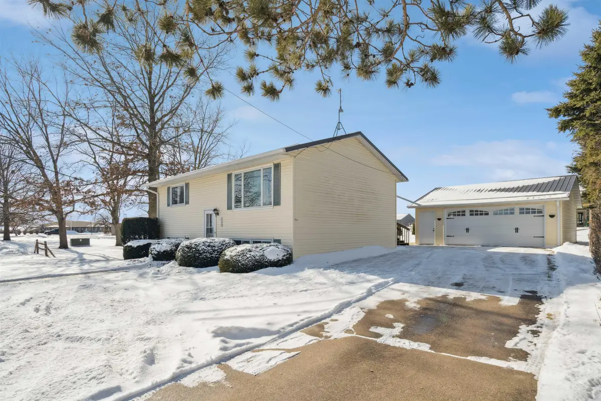511 SW 2 Street, Waukon, IA 52172 - #1