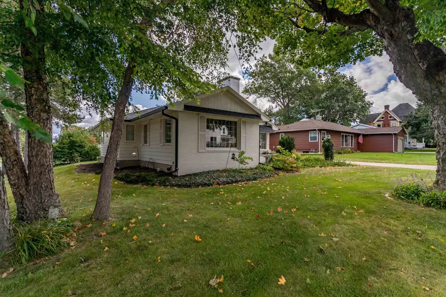 302 6th Street, Grundy Center, IA 50638 - #3