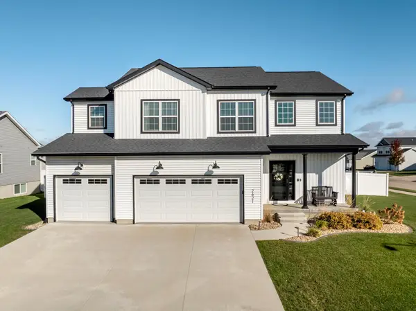 2621 Autumn Woods Drive, Cedar Falls, IA 50613