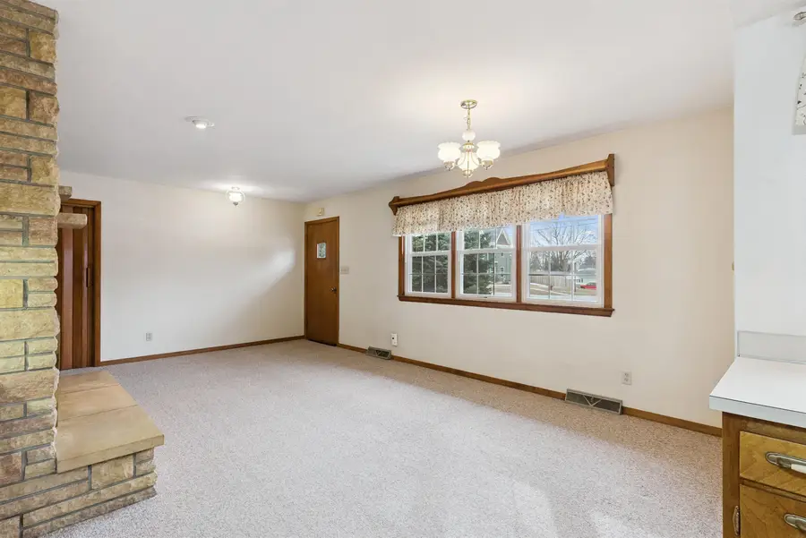 323 Barrick Road, Janesville, IA 50647 - Image #3