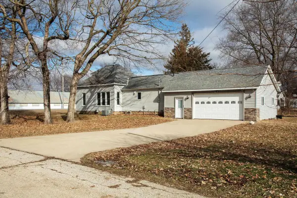 504 Greenwood Ave, Nashua, IA 50658